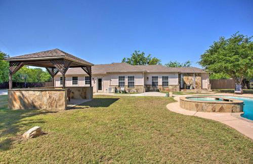 Pet-Friendly House with Pool about 3 Mi to Downtown - Photo 22