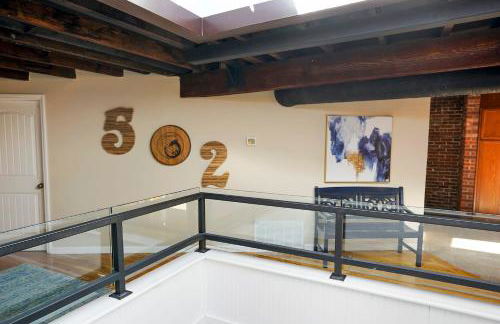 KING Penthouse Sleep8 4Bed 3BR 2BA Swepson Loft - Foto 41