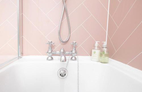 2 Seaside Bedroom home, Garden, 6 guests, Parking, Contractors-Families welcome - Photo 16