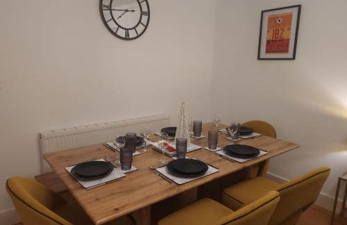 Emirates House, Luxe 5 Bed, with King sized Beds, next to Aiport & NEC, JLR 5 mins - Foto 56