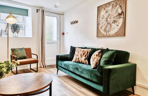 2-Bed Apartment - For Contractors & Business Travellers - Long Stays Welcome - Photo 13