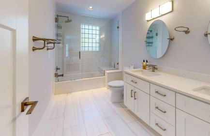 Modern 2BR 2BA with King bed-Fast Wi-Fi 75 inch OLED TV - Foto 2