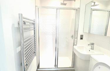 Convenient Contractor & Family Stay - 5 Guests, Pets Welcome, Parking Included! - Photo 46