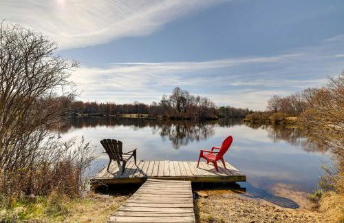 Dock and Fire Pit Lakefront Poconos Retreat! - Foto 33