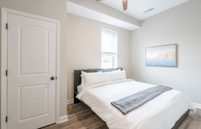 Designer Townhome 2 of 3 Left Side - JZ Vacation Rentals - Photo 7