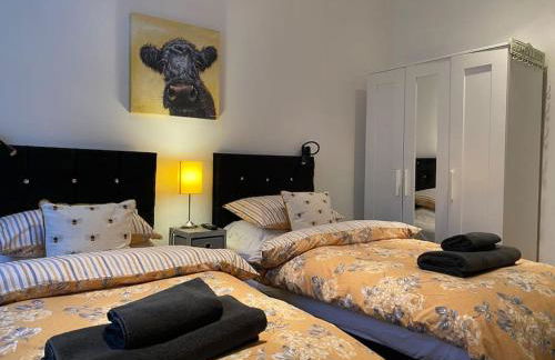 Courtyard Cottage - Photo 10