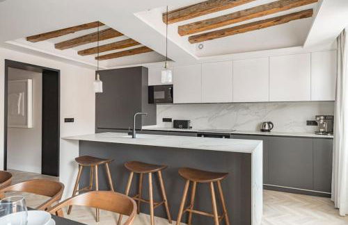 Location, Luxury & Style Best 5Bed in Madrid - Photo 4