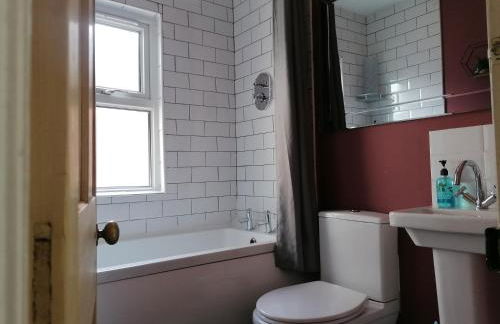 Chester 4 Bedroom House, Contractors & Leisure by Rework Accommodation - Photo 53