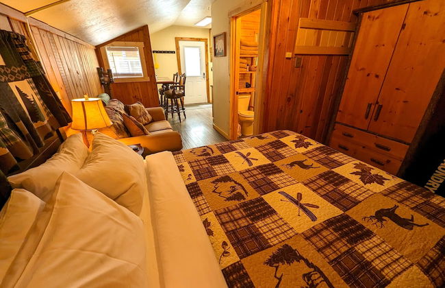 Yellowstone's Treasure Cabins - Photo 9