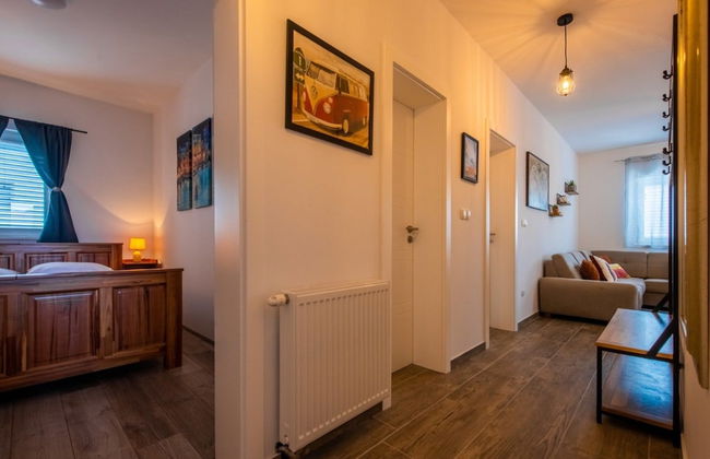 Charming and Tranquil Kastel Gomilica Apartment With Balcony and Patio - Foto 2