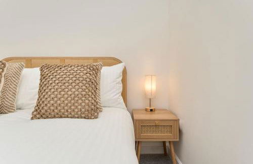 The Penthouse In Bonchurch By Greenstay Serviced Accommodation - Stunning 3 Bed Apt With Sea Views & Parking - Perfect for Families, Small Groups & Business Travellers - Dog Friendly - Fast Wi-Fi - 1000 Mbps - Close To Ventnor & Shanklin - 5 mins To Beach - Foto 14