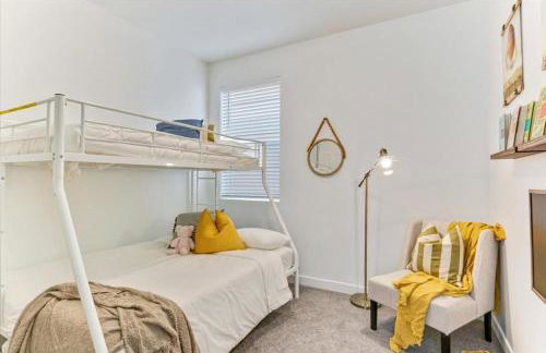 Modern 4BR Home Rooftop Patio Mountain Views - Foto 28