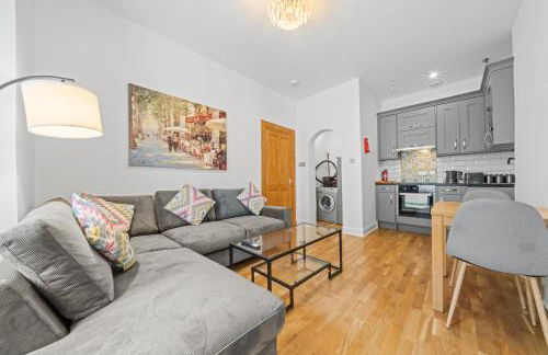 Modern Holyrood 1 Bedroom Apartment - Edinburgh - Photo 1
