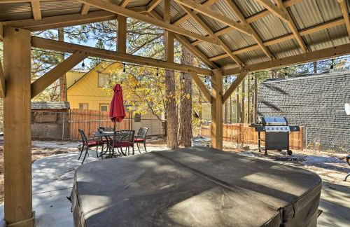 Cozy A-Frame with Hot Tub Near Arrowbear Lake! - Foto 3