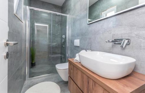 Cozy Home In Tinj With Wifi - Foto 33