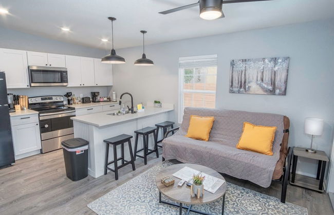 Cozy and Lovely 2BR 1BA Apt B Near Lively Downtown - Foto 22