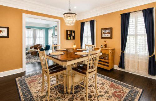 Charming home with pool, enclosed yard, patio & great Woodlawn Lake location - Foto 50