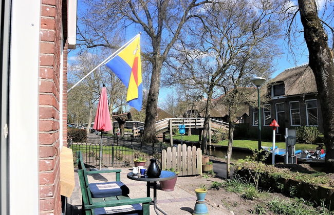 Wonderful Mansion in Giethoorn near Museum with Terrace - Photo 12