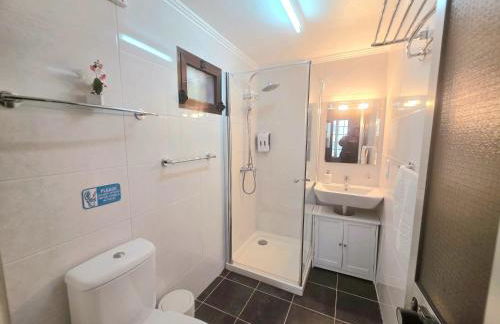 Santana Escape with Terrace Views, Near Levadas and Pico Ruivo - Foto 11