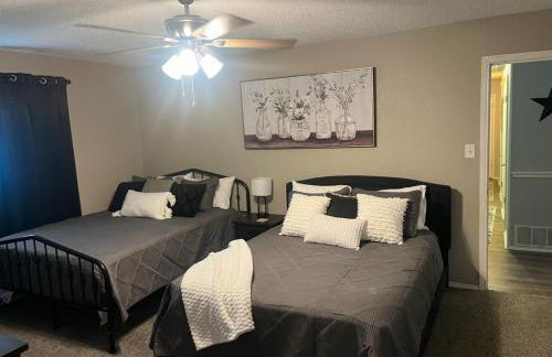 Pool Theater Convenient Location 4bedroom2 bath - Foto 32