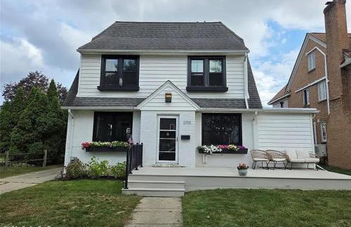 Recently Renovated 1924 DUTCH in Royal Oak - Foto 1