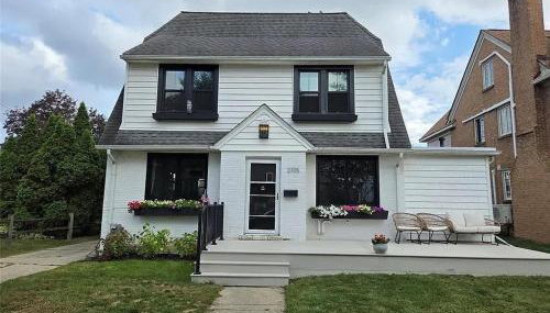 Recently Renovated 1924 DUTCH in Royal Oak - Foto 1