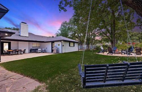 5BD Modern Farmhouse Retreat Sleeps 12 - Photo 51