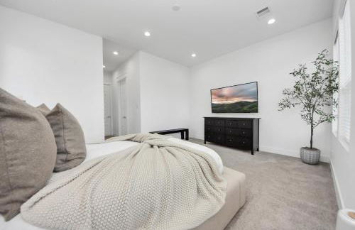 Stylish & Spacious 3BR Gem With Hot tub Near Downtown - Foto 23