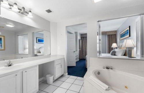 Breath Taking 3 BR Direct Oceanfront Condo with Private Balcony at The Wyndham Ocean Walk Resort - Foto 13