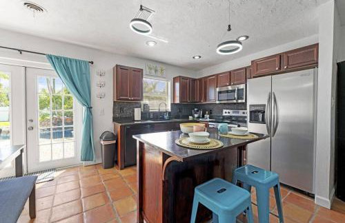 Grotto Pool House, 3 bed, 2 bath, IMG 3 miles, AMI - Foto 25