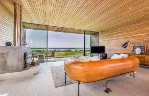 Breathtaking Home with Parking - Pass the Keys - Photo 7