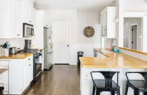 Southern Charm Downtown, Walk to Farmers Market & - Foto 6