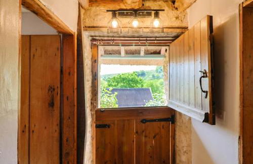 Upper Cottage - Photo 4