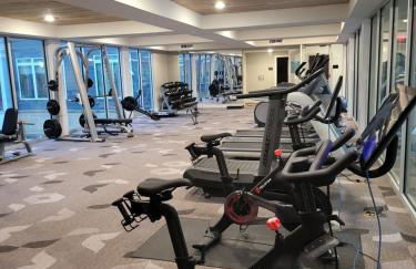 Beautiful Condo on Riverwalk w King Ste Free Parking Pet friendly centrally Located on the Riverwalk - Photo 7