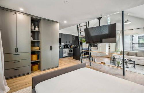 Tiny Home with a Cozy Loft for Quiet Moments - Foto 3