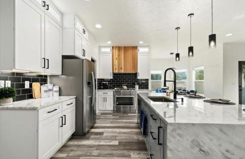 Private Oasis On 2 Acres with Indoor Pool and Theater - Foto 11