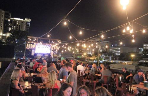 Premium Condo with Huge Patio near Vanderbilt & Downtown - Foto 39