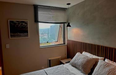 Flat completo no Edifício Prime - Centro de Itaboraí - com vista para praça central da cidade - Foto 2