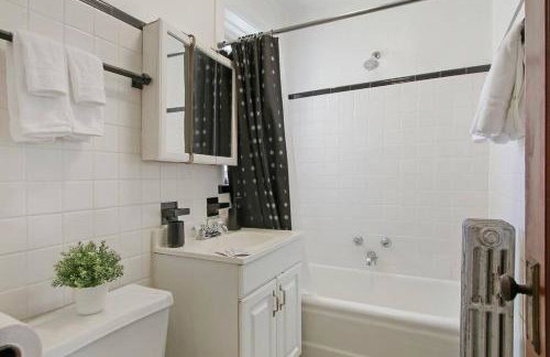 Prime City Stay in a 1BR Apartment - Cullom F2 - Photo 13