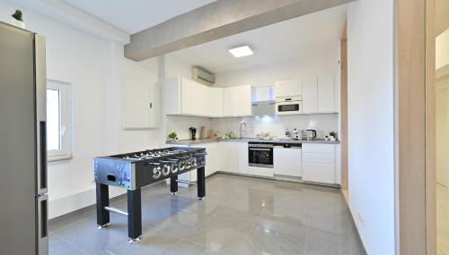 Yello Homes - Luxus Loft für bis zu 7 Personen nähe Airport & Messe, Tischfußball & Whirlpool - Foto 3