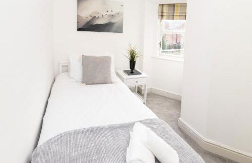 Newly Renovated Modern 3BR Home Near the River Thames - Foto 13