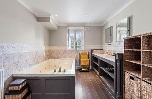 Home with Natural Mineral Spring Water near Stamford - Foto 35