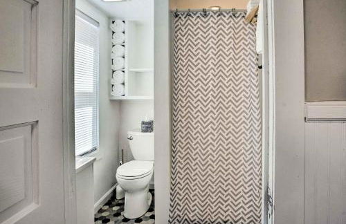 Chic Cottage with Private Yard Steps to Beach! - Foto 18