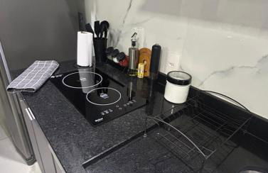 Studio 64 novo bem equipado com ar condicionado, cozinha completa, até 4 pessoas - Centro Mogi - Photo 11