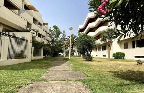 NOVO! Apartamento junto à praia com piscina - Foto 9