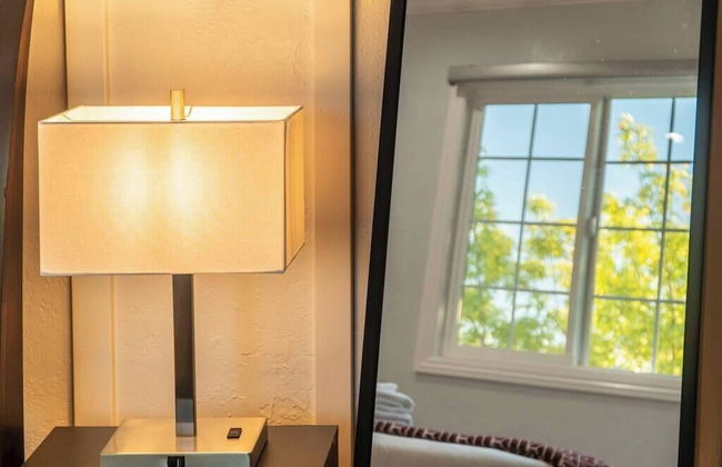 Stunning LA Luxury Retreat: Ideal for Work or Play - Foto 26