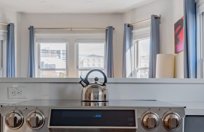 Downton Annie Apartment One 2BD 1BA Parking - Foto 3