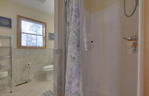 Large Deck and Resort Amenities Lake Ariel Retreat - Foto 26