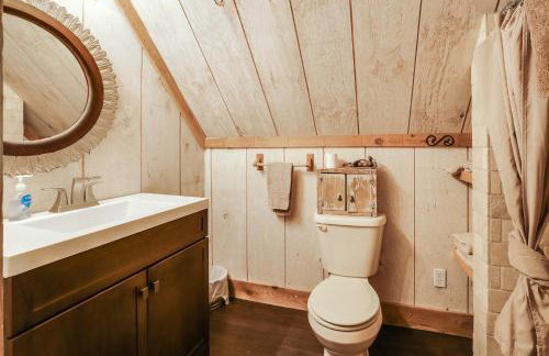 Chic Tree House Studio about 24 Mi to Bandera! - Foto 16