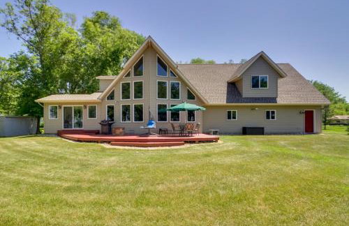 Lakefront Sunburg Vacation Rental with Boat Dock! - Foto 30